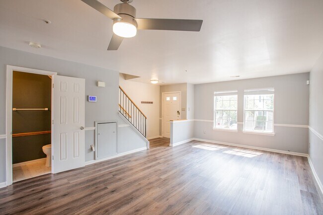 Foto del edificio - Lovely 2 BR/2.5 BA 2-Level Condo in Crofton!
