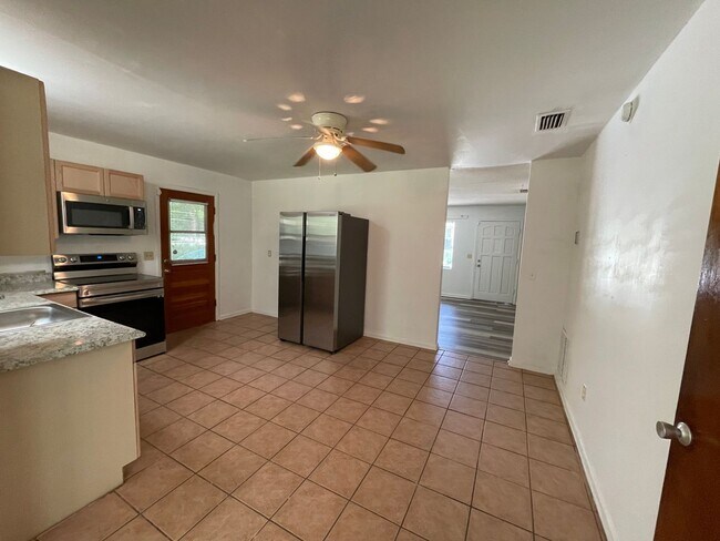Foto del edificio - Beautiful 3 Bedroom, 1.5 Bathroom Home in ...