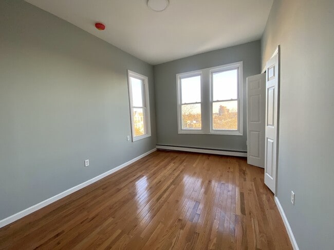Bedroom 1 - 68 Sunnyside Ave