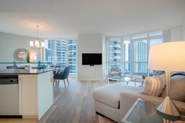 Building Photo - 6 York St