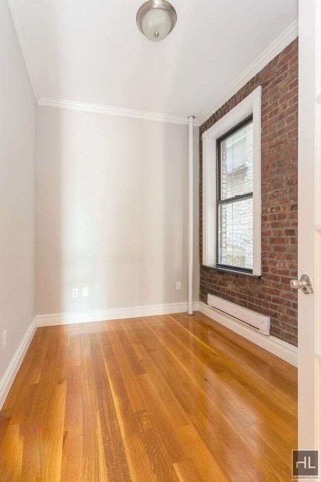 Building Photo - Leroy Street