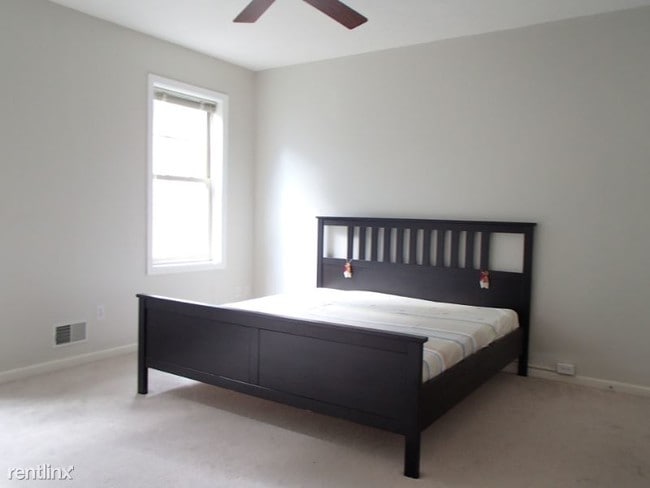 Building Photo - 3 br, 2.5 bath Townhome - 2417 Nicholson Road
