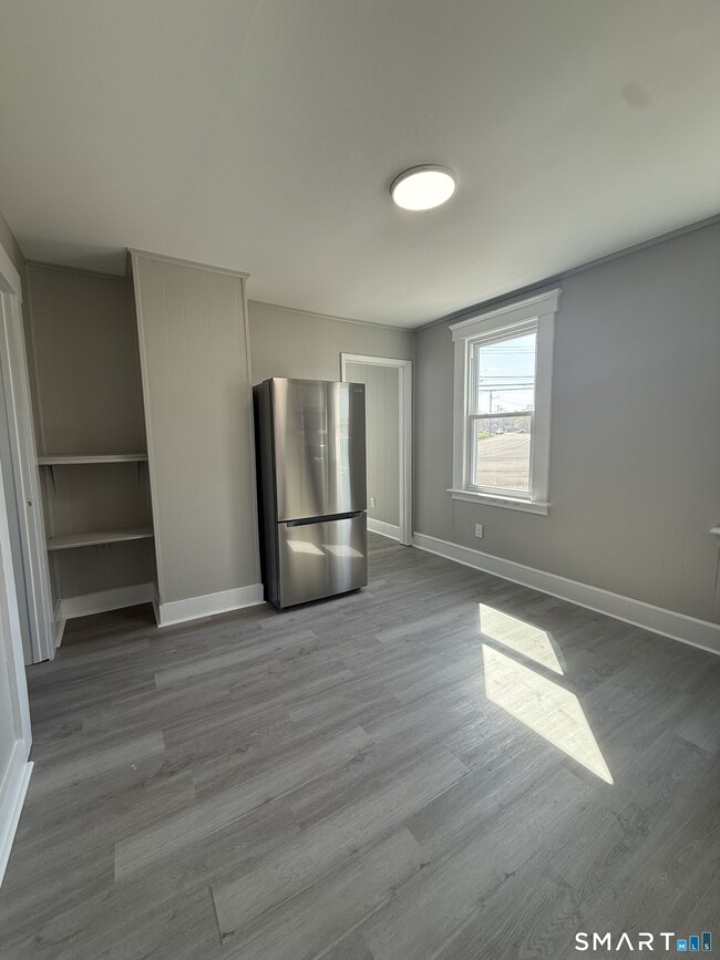 Foto del edificio - 420 Short Beach Rd