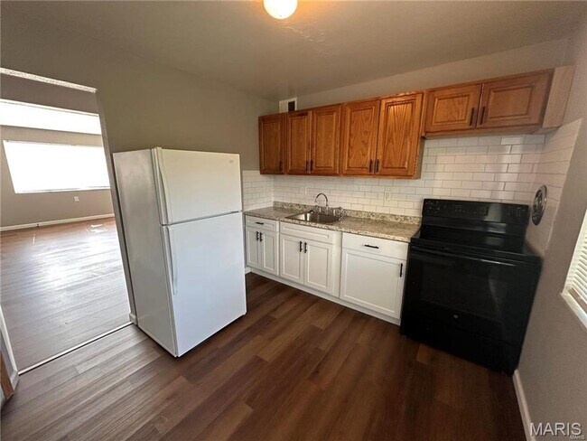 Foto del edificio - 13 Bruce Dr