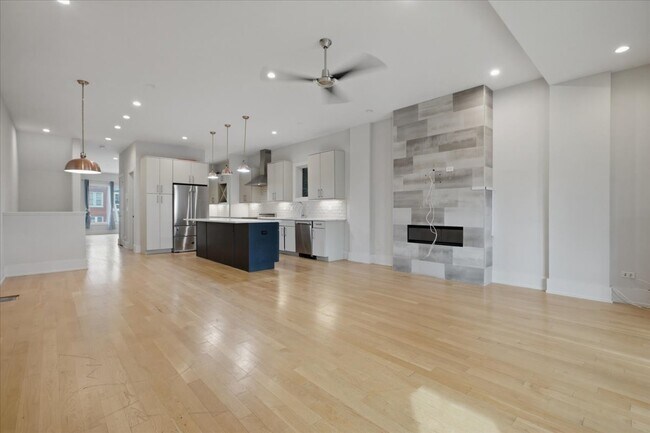 Foto del edificio - 3049 N Clybourn Ave