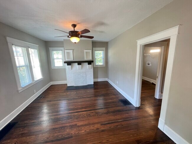 Building Photo - East Nashville/Cleveland Park cottage home...
