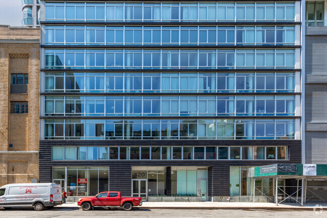 Building Photo - 520 W 19th St