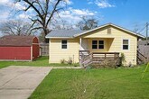 Primary Photo - 3 bedroom 1 bath house in Midtown availabl...