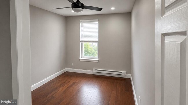 Building Photo - 427 W Girard Ave
