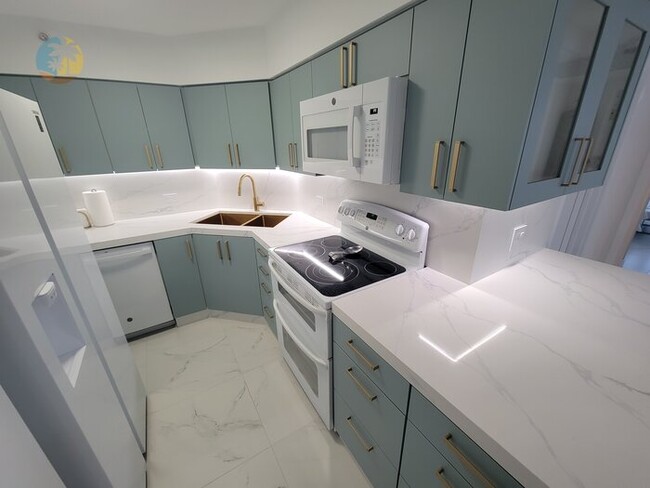 Building Photo - Alexander 1102