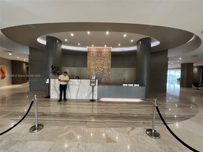 Foto del edificio - 10275 Collins Ave