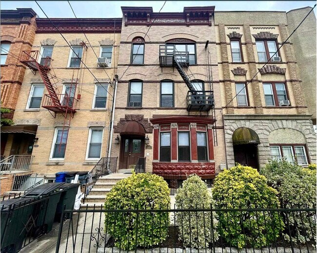 Foto del edificio - 2402 Palisade Ave