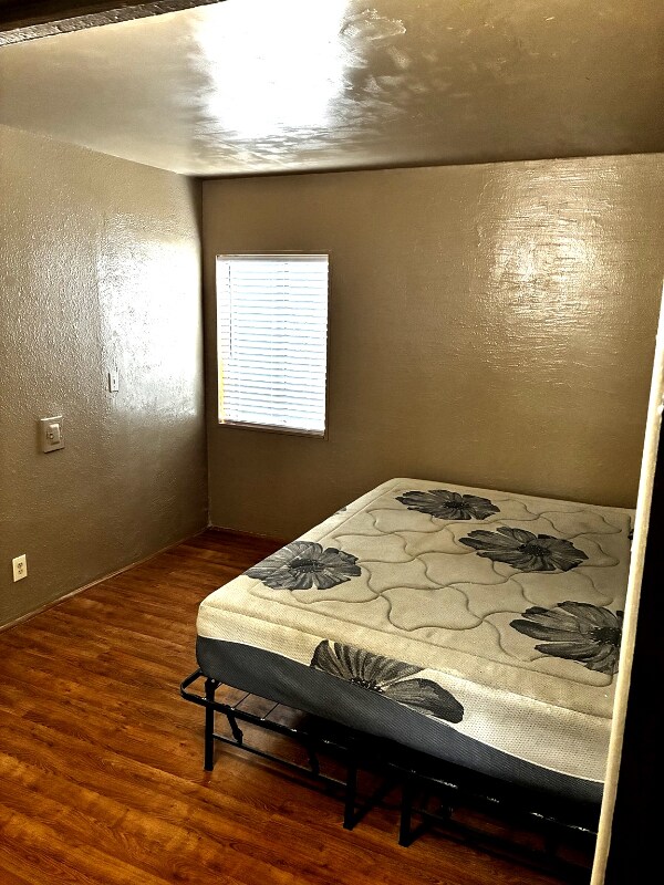 Foto del edificio - 16225 S Caress Ave