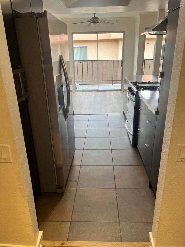 Building Photo - 400 N Sunrise Way