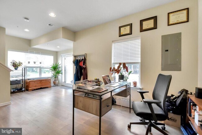 Foto del edificio - 121 High Pointe Dr