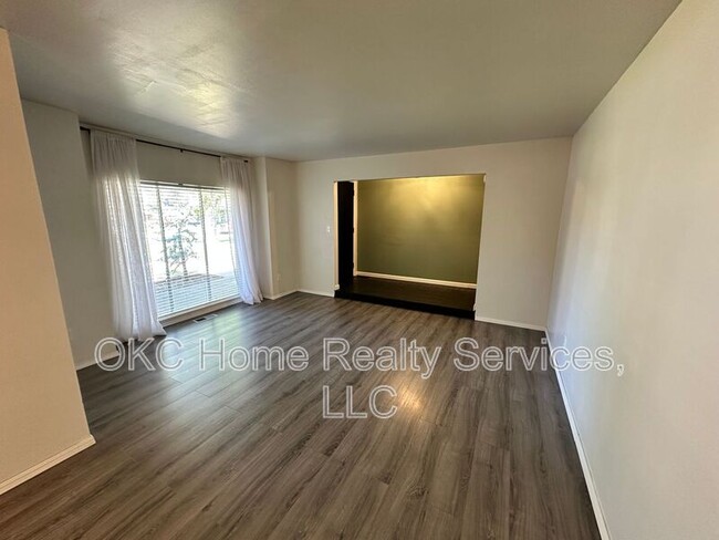 Foto del edificio - 1616 Turtle Lake Rd