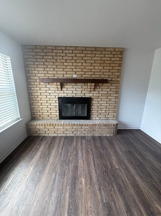 Foto del edificio - 2938 Gossett Dr