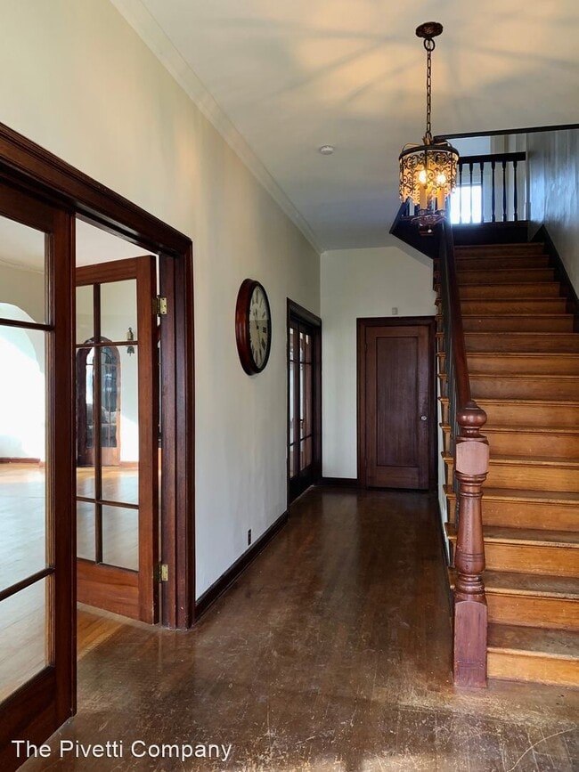 Building Photo - 5 br, 2.5 bath House - 848 Monterey Street