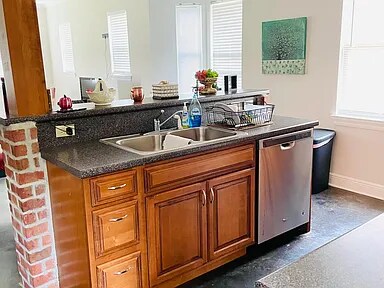 Foto del edificio - 1501 Harwich Dr