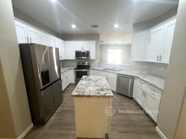 Building Photo - 15322 W Boca Raton Rd