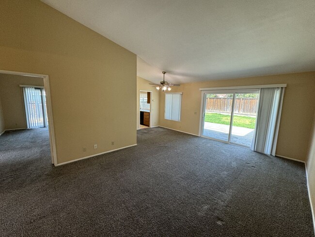Building Photo - Single story 3 bed 2 bath House in Riversi...