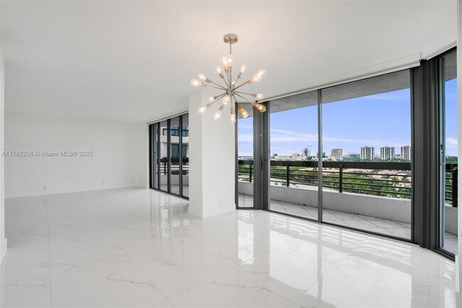 Foto del edificio - 3500 Mystic Pointe Dr