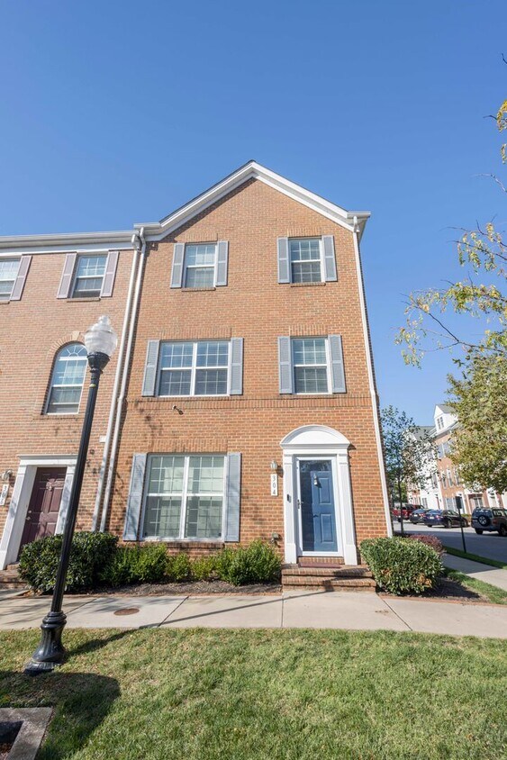 Foto principal - Charming 4Bed/3.5Bath in Washington Villag...