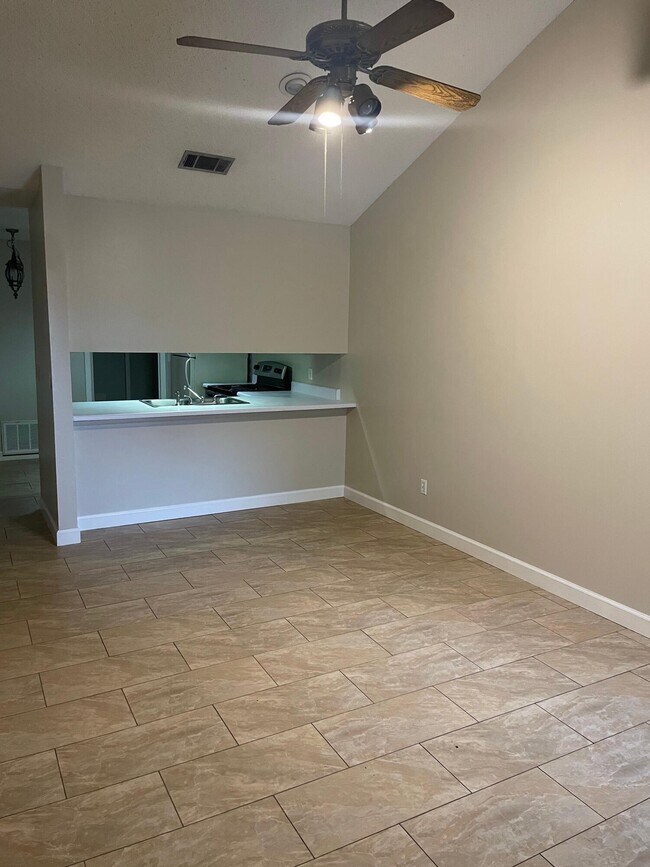 Building Photo - 1501 Green Acres Blvd