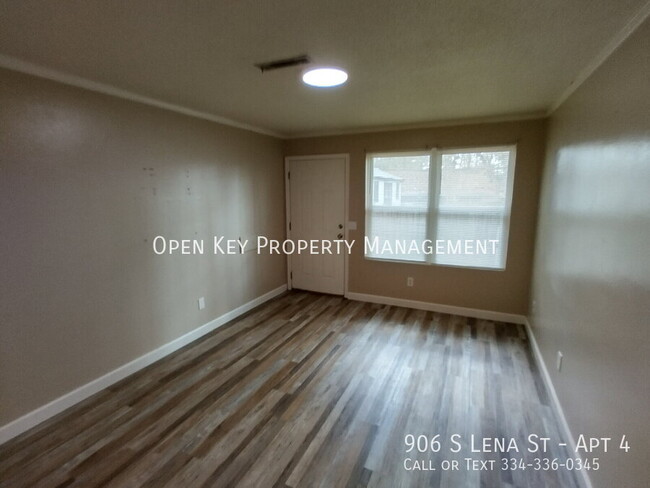 Building Photo - Newly updated 2-bedroom, 1-bath apartment ...