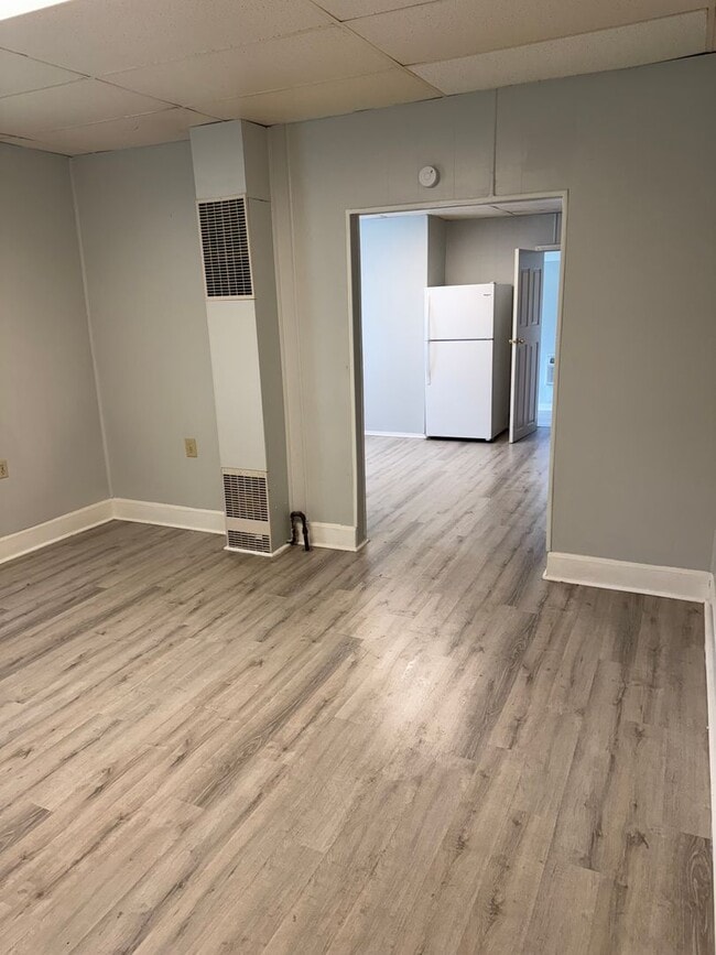 Building Photo - Cozy 1 bedroom duplex for rent!