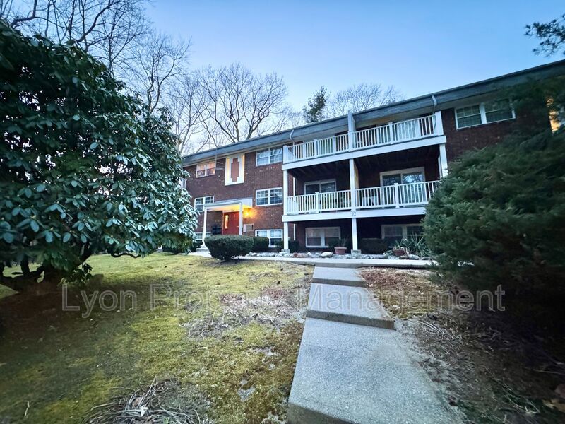 Foto principal - 12 Stonehenge Dr