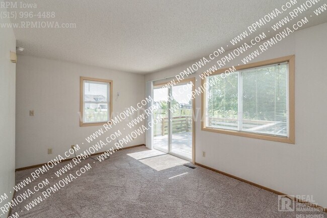 Foto del edificio - FENCED YARD!! 2 Bedroom, 1.5 Bath Duplex i...
