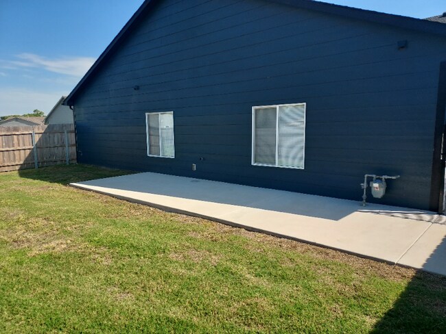 Building Photo - 2332 E Cheyenne Ct