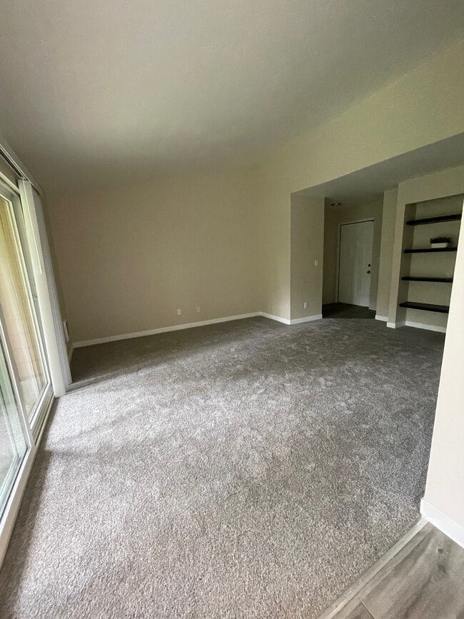 #55 Living Room - Oak Tree Apartments