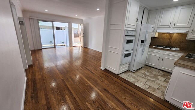 Foto del edificio - 1438 S Barrington Ave