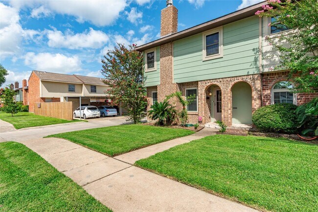 Building Photo - 1456 Silverpines Rd