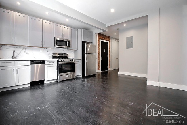 Building Photo - NO FEE Charming 1 Bedroom in Crown Heights