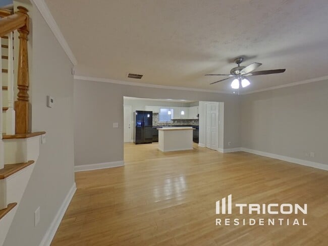 Building Photo - 2142 Red Rose Ln