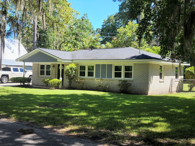 Building Photo - 503 Parkersburg Rd