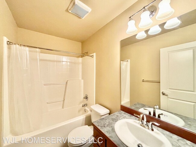 Building Photo - 4 br, 3.5 bath House - 959 3rd Ave NE