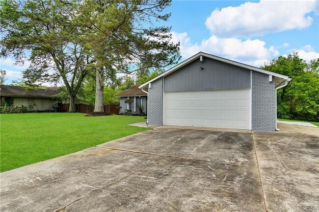 Building Photo - 3205 Cadiz Cir