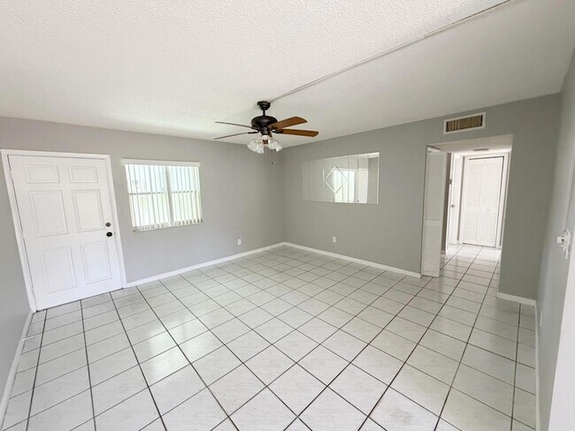 Foto del edificio - 320 SW 1st St