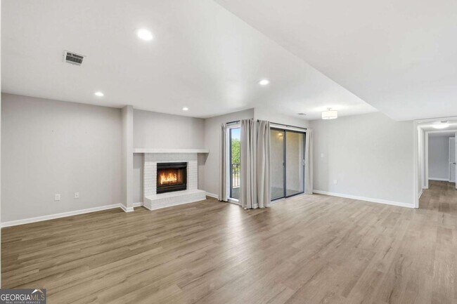 Building Photo - 605 Candler St