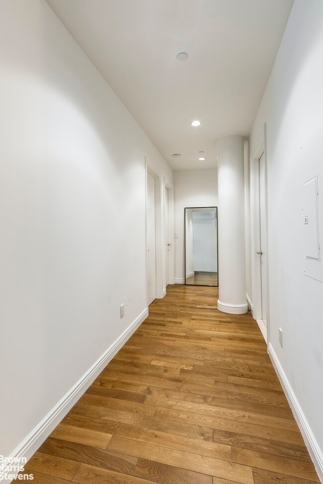 Building Photo - Mint 2 Bed Loft on Madison Sq Park