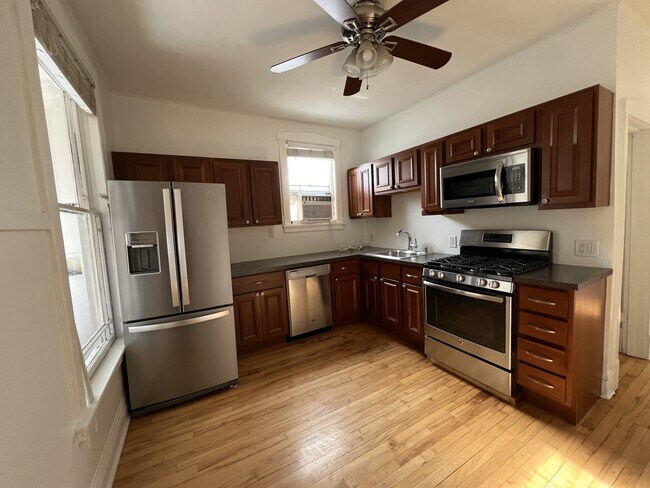 Building Photo - 1805 N Francisco Ave