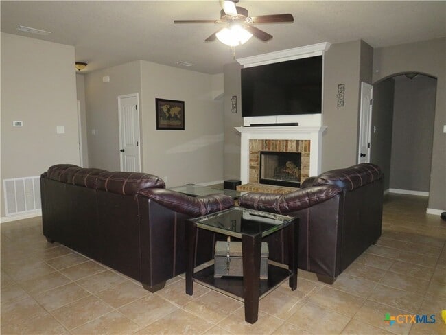 Building Photo - 9805 Kaitlyn Dr