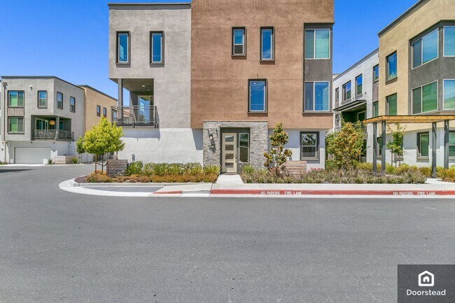 Building Photo - 25422 Parklane Dr