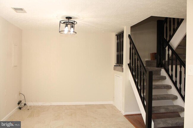 Foto del edificio - 7479 Lone Star Rd