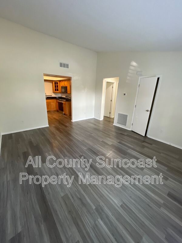 Building Photo - 513 E Curlew Pl