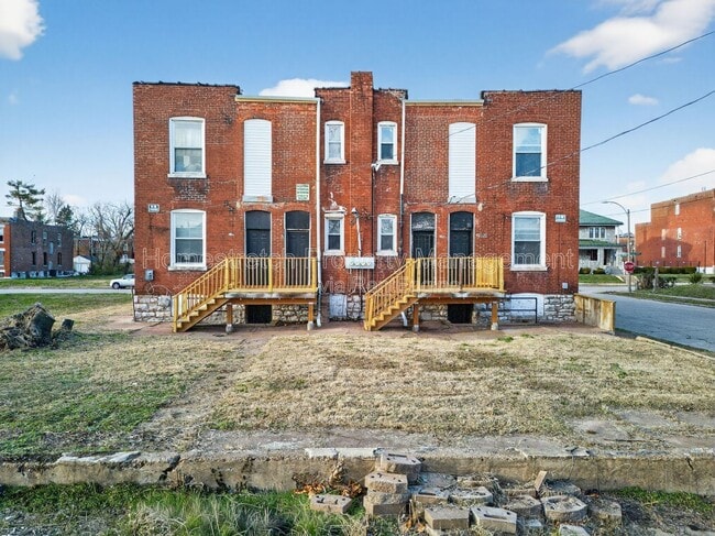 Building Photo - 2102 Adelaide Ave